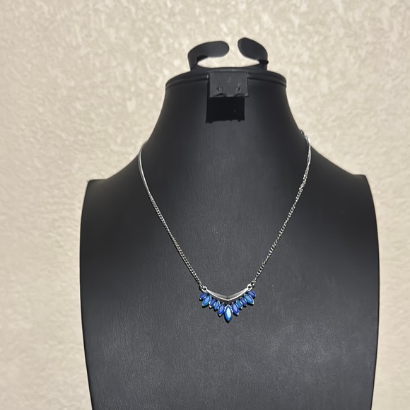 3/$12 Paparazzi Silver and Blue Chevron Necklace - Picture 1 of 2